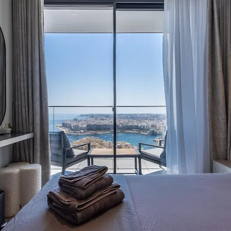 25th Floor Mercury Apartment *